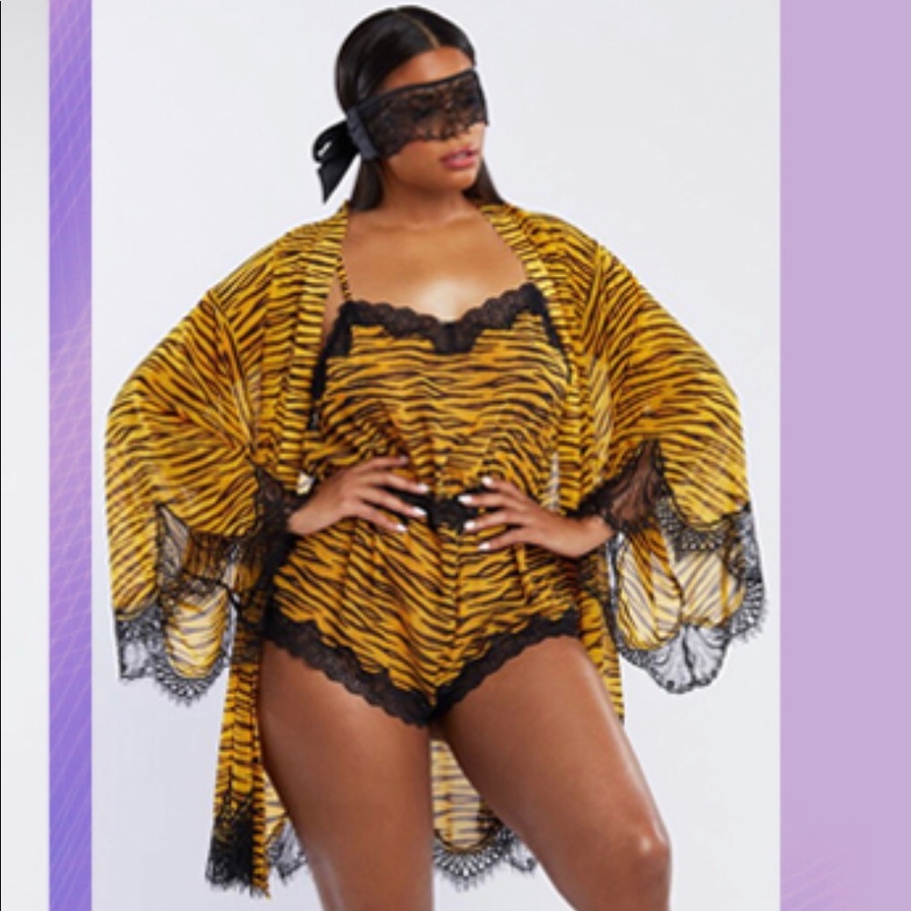 NWT 😻 VIP SAVAGE X FENTY LINGERIE ROPER & ROBE 😻